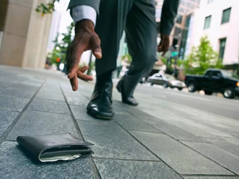 Я нашел ценную вещь на улице, что делать?.